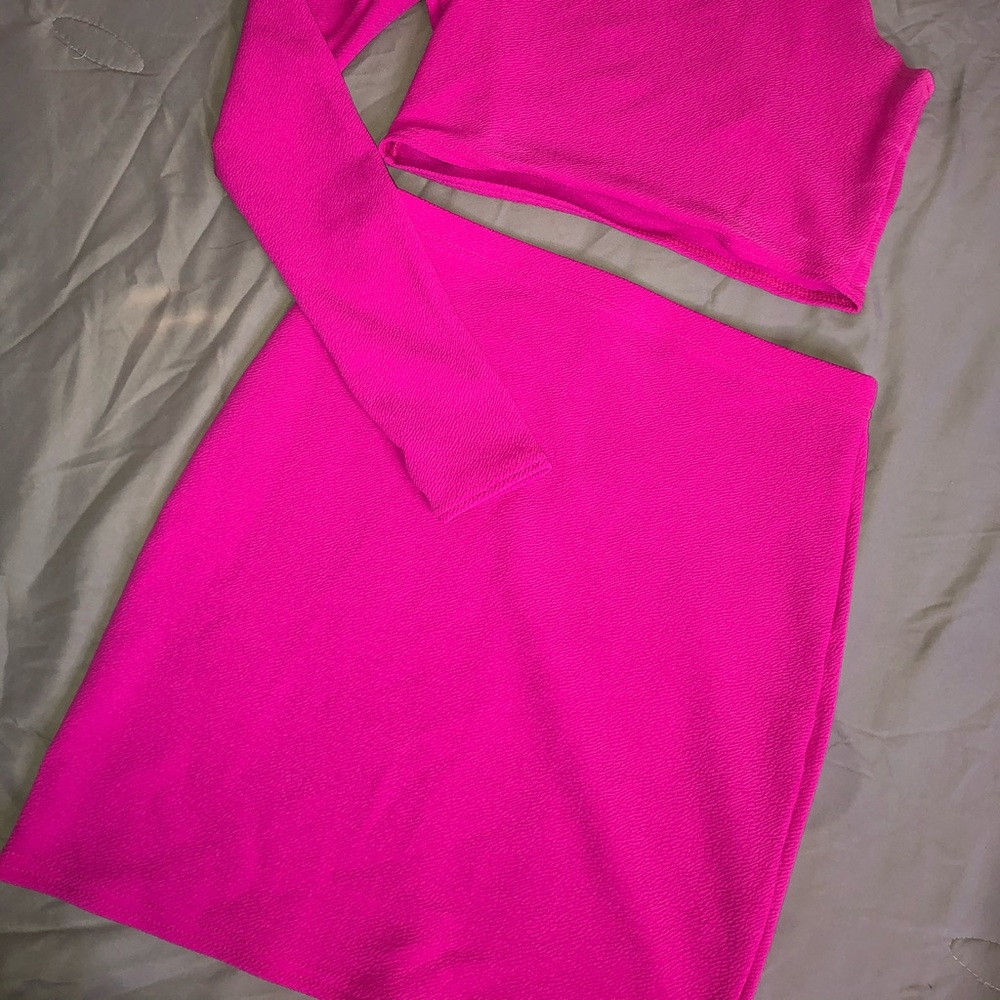 💕BOOHOO HOT Pink Two-Piece Set!💕 - Picture 4 of 4